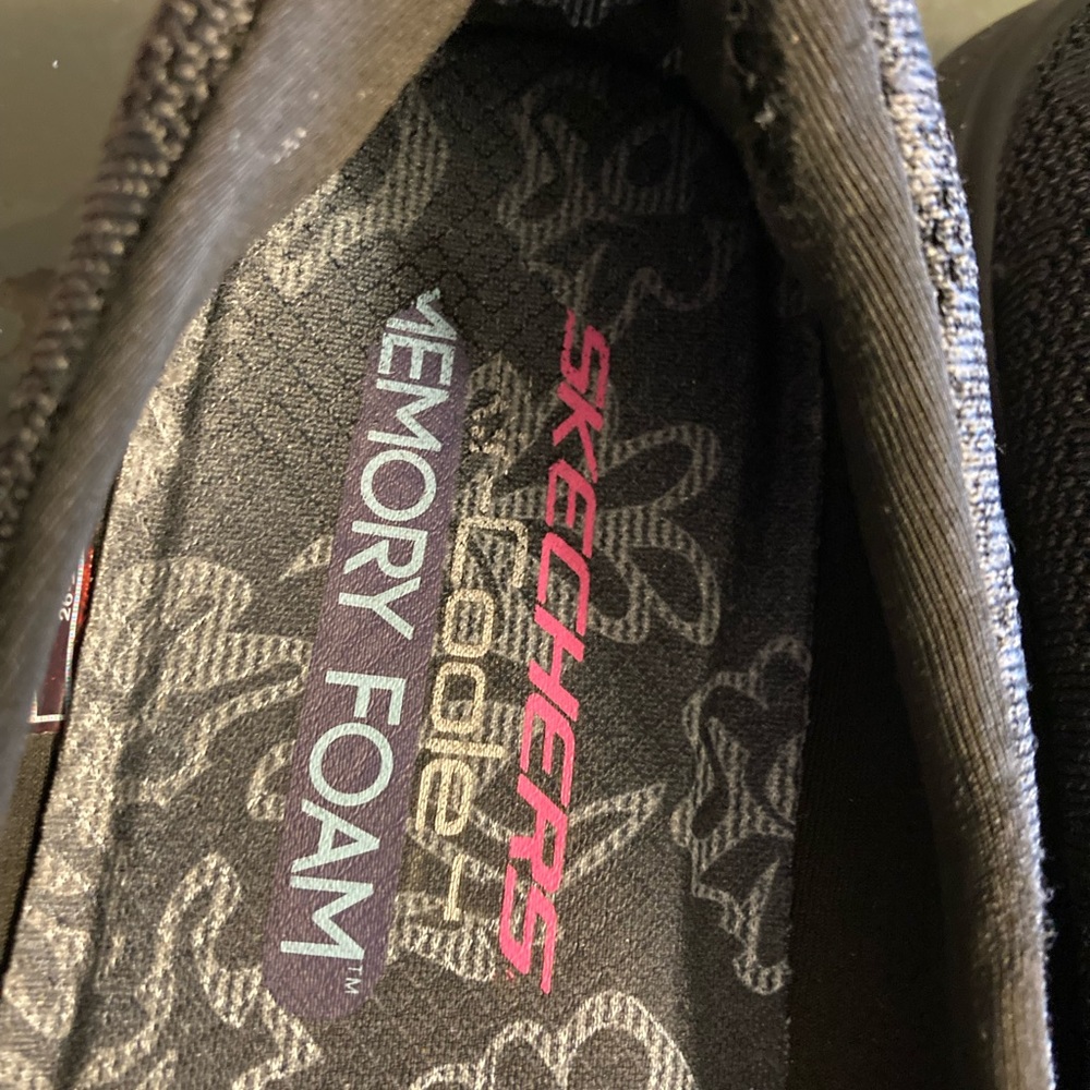 Skechers 8.5 Memory Foam Slides - image 6